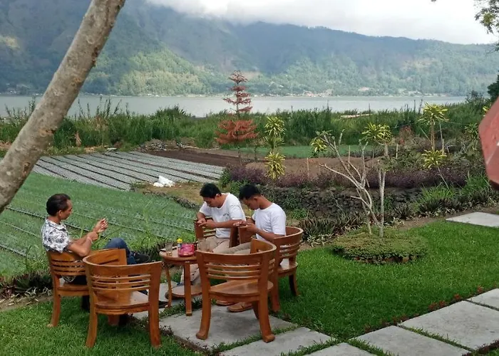 Lakeside Log Guest house