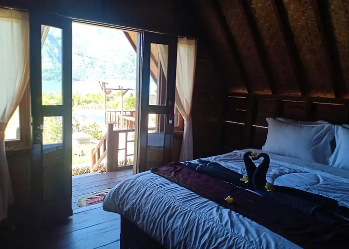 Guest house Lakeside Log Kintamani (Bali)
